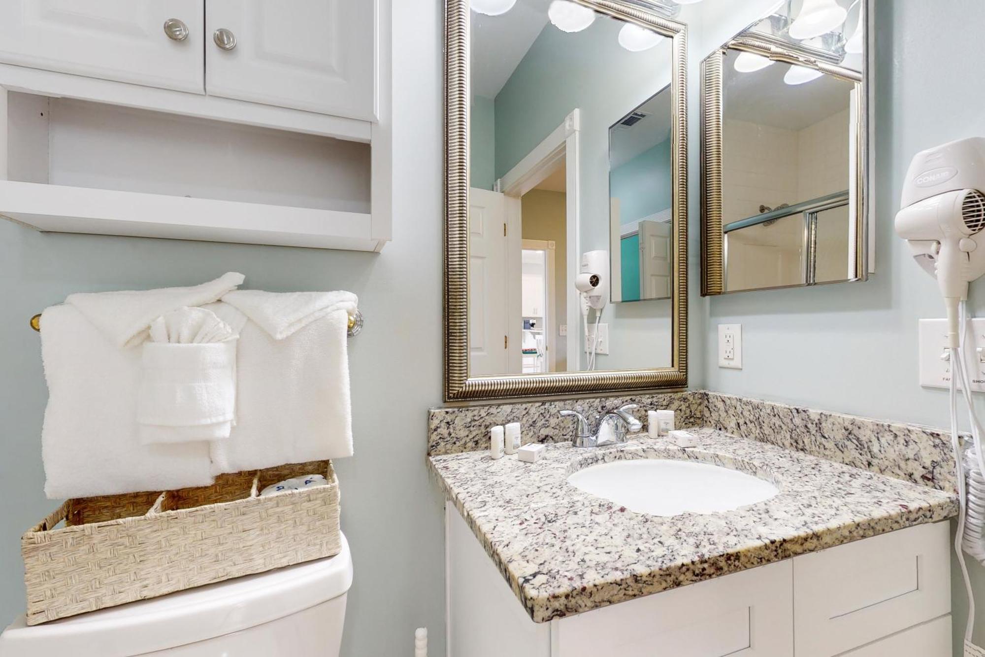 Apartment 4833 Magnolia Dr